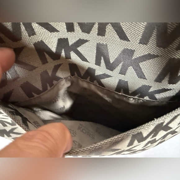 Michael Kors Jet Set Travel Top Zip Signature Monogram Tote Handbag for Women - Picture 4 of 14